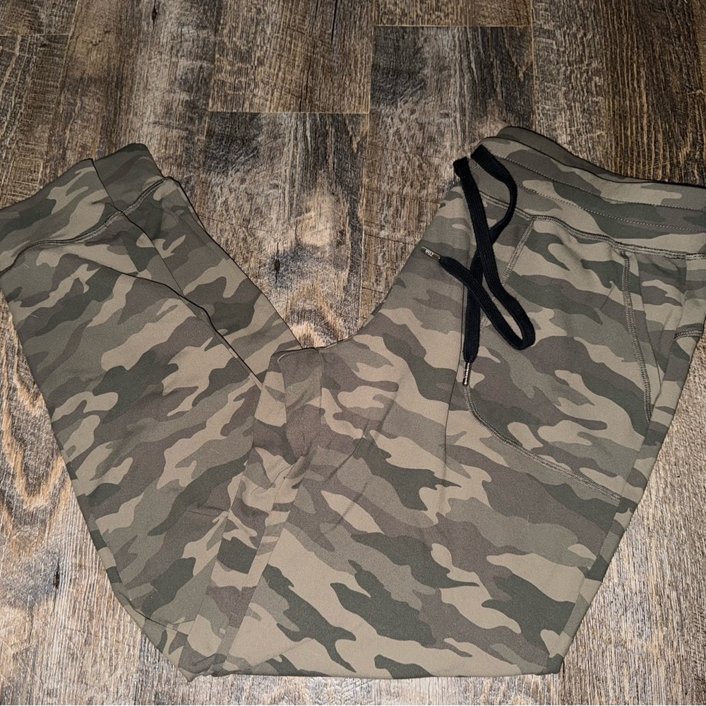 Zyia camo green unwind joggers